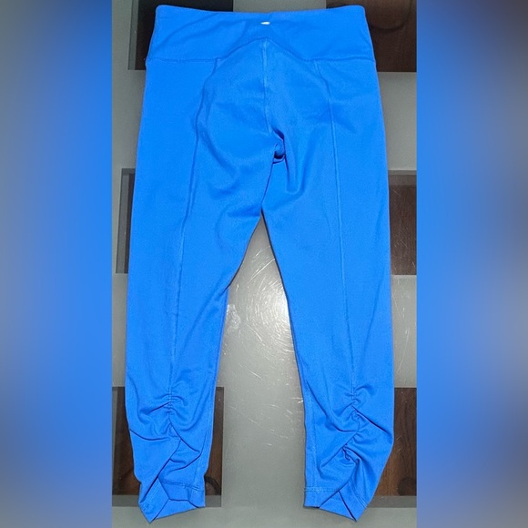 Yogalicious Blue Gathered Ankle Cropped Leggings Size Small - Picture 5 of 8